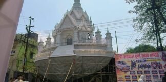 स्वर्ग-नरक की थीम पर सज रहा मां जगदंबे का भव्य पंडाल