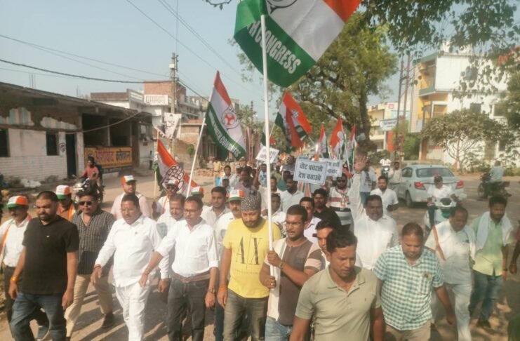 मुख्य चुनाव आयुक्त ज्ञानेश कुमार के इस्तीफे की मांग को लेकर खरसिया कांग्रेस का जोरदार प्रदर्शन
