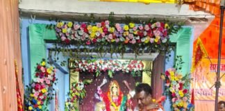 नव कन्या भोज कराकर नौ देवियों से लिया आशीर्वाद