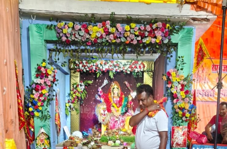 नव कन्या भोज कराकर नौ देवियों से लिया आशीर्वाद